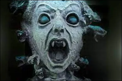 Les loups-garous, les fantômes, les vampires et les zombies en sont.