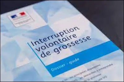 Quelle loi permet de dépénaliser l'interruption volontaire de grossesse ?