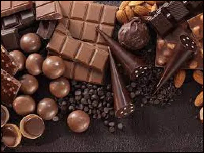 Que faut-il ajouter à "cho" pour obtenir le nom de cette aliment produit à partir de fève de cacao ?