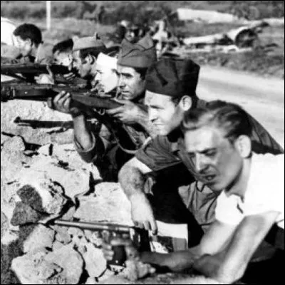 Quel &eacute;crivain espagnol, ex&eacute;cut&eacute; par les franquistes pendant la guerre civile, a publi&eacute; le recueil "Romancero gitano" ?