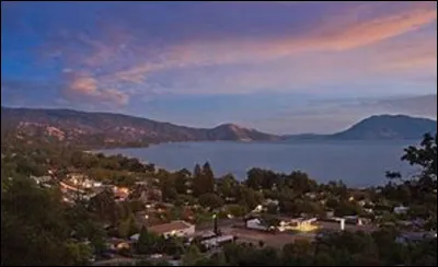 Dans quel pays autre que la France, peut-on aller à Nice,ville située dans le comté de Lake ?