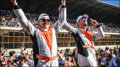 A quelle écurie appartiennent Amixem et Étienne Moustache ?