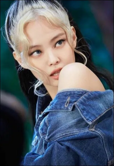 Comment sappelle Jennie ?