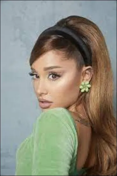 A-t-elle d&eacute;ja &eacute;t&eacute; avec une c&eacute;l&eacute;brit&eacute;e ?