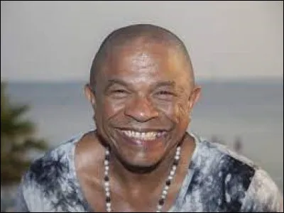 Qui est ce chanteur, interprète du titre ''Ma canne à sucre'' ?