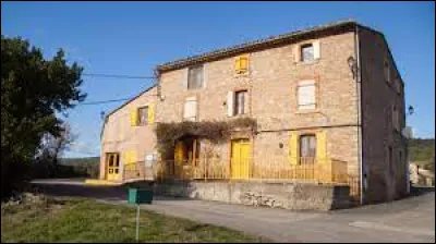 Je vous emmène dans le massif des Corbières, à Peyrolles. Petit village de 87 habitants, dans l'arrondissement de Limoux, il se situe dans le département ...