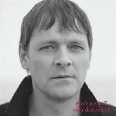 Quel acteur incarne le rôle du professeur d’enlaidissement de l’école du Mal ?