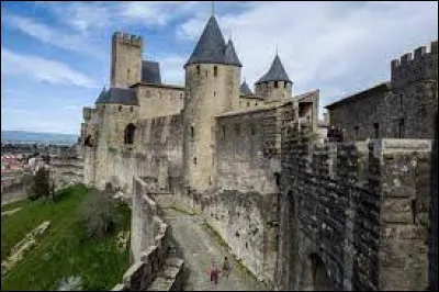 Le château fort est aussi un lieu de résidence. Qui vivait à l'intérieur avec sa famille ?