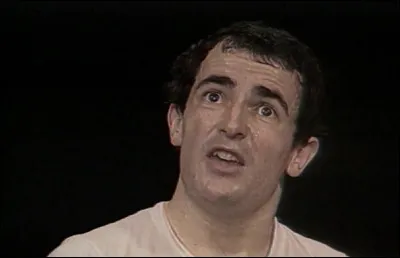 Qui est cet humoriste dont l'un des sketch s'intitule ''Le Bac'' ?