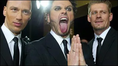 Complétez : 
"Wie das Feuer tanzt und..."