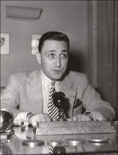 Il écrit pour Bécaud "le rideau rouge", "Quand il est mort le poète" et "L'important, c'est la rose" :