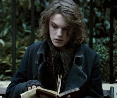 Cest lui sur la photo (étant plus jeune).