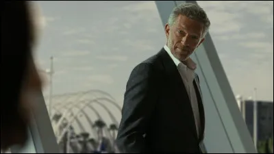 Dans le clip de quel chanteur fran&ccedil;ais est-il apparu ?