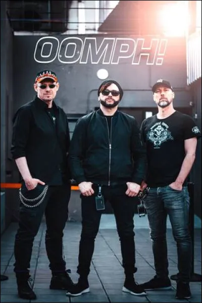 Complétez : 
"Nie mehr die ganze Macht für... !"