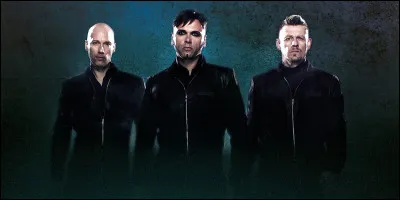 Complétez : 
"Der scharfe stahl läuft durch die..."