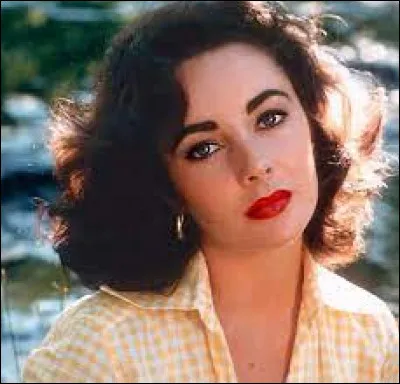 Elizabeth Taylor a prêté sa voix pour le tout premier mot de Maggie : papa.
