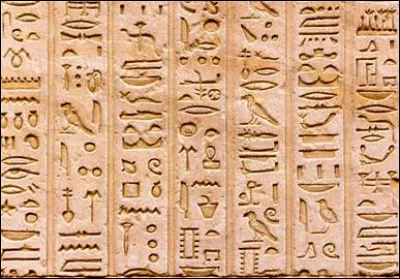 Le couronnement de Napoléon par rapport au déchiffrement des hiéroglyphes en 1822.