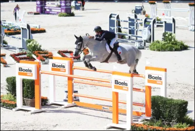 Combien de temps le couple cavalier-cheval a-t-il pour franchir la ligne de départ ?