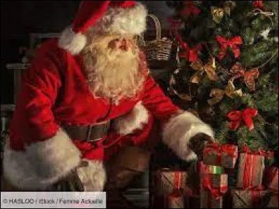 Beaucoup de petits croient que les cadeaux sont apportés par un bonhomme habillé en rouge, tiré dans un traîneau par des rennes qui volent. Comment s'appelle ce personnage ?