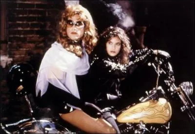 Qui reconnat-on  l'arrire de la moto ?