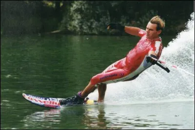 Ce sportif, skieur nautique douze fois champion du monde, c'est ... Martin