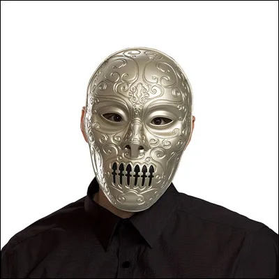 Le Mangemort à Poudlard, qui a aidé Voldemort, se nomme...