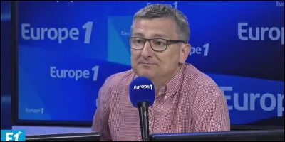 Journaliste au mensuel "Alternatives économiques", i est co-fondateur en 2003 de l'Observatoire des inégalités : il se nomme ...