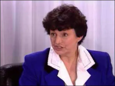 Cette femme politique, membre du PCF, a été députée dans la 13e circonscription de Paris, puis députée européenne : elle se nomme ...