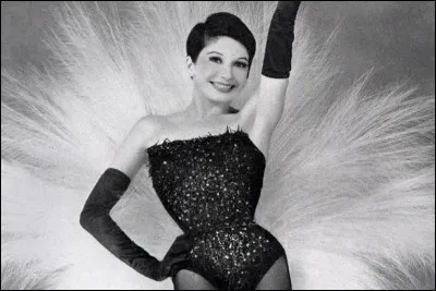 Qui est cette meneuse de revue qui a chanté la première ''Mon truc en plumes'' ?