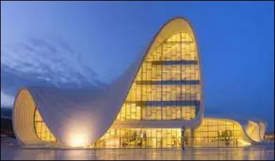 Ce ... est très grand.