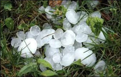 La ... a frappé fort la nuit dernière sur le village.