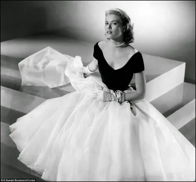 Dans une des chansons de son premier album ''Life in Cartoon Motion'', Mika évoque la belle Grace Kelly. Dans quel film peut-on voir cette dernière ?