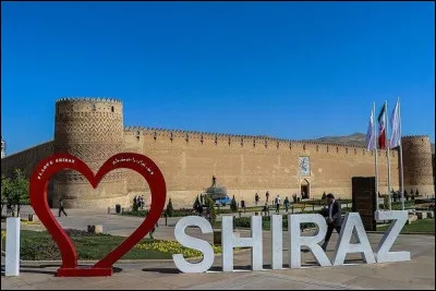 Dans quel pays la ville de Chiraz est-elle située ?