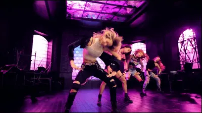 Qui voit-on en deuxième ?