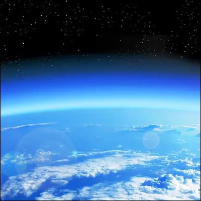 Quelle partie de l�atmosph&egrave;re, identifi&eacute;e en 1913, filtre 50% des rayons solaires ?