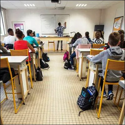 Dans le syst&egrave;me scolaire fran&ccedil;ais, quelle classe est la derni&egrave;re avant le coll&egrave;ge ?
