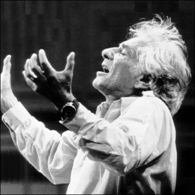 Quelle soprano, qui a commenc&eacute; &agrave; l�&acirc;ge de 17 ans dans un op&eacute;ra de Franz von Supp&eacute;, a &eacute;t&eacute; surnomm&eacute;e la "Bible de l�Op&eacute;ra" par Leonard Bernstein ?