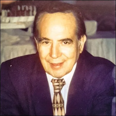 &Agrave; quel instrument de soin du corps Abdelaziz Tazi a-t-il donn&eacute; son nom ?