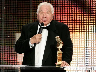 Avec la nationalité française, Michel Galabru est aussi d'origine marocaine.