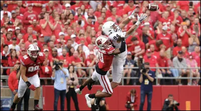 Retrouvez le nom de ce célèbre sport américain, dont les règles restent brumeuses dans lesprit de beaucoup dEuropéens :