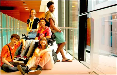 En 2023 , elle joue un personnage dans la série " Les Bracelets Rouges Nouvelle Génération" mais qui joue telle ?