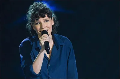 En 2021, elle participe à la saison All-Stars de "The Voice" qu'elle remporte. Quel coach choisit-elle ?