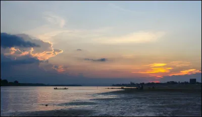 Quel fleuve arrose la ville de Vientiane au Laos ?