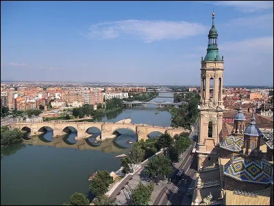 Quel fleuve arrose la ville de Saragosse en Espagne ?