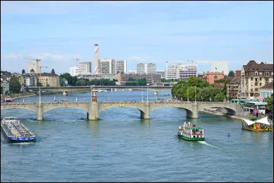 Quel fleuve arrose la ville de Bâle ?