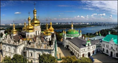 Quel fleuve arrose la ville de Kiev ?