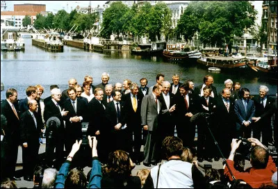 Politique : Quel traité européen a été ratifié le 3 mars 1999 ?