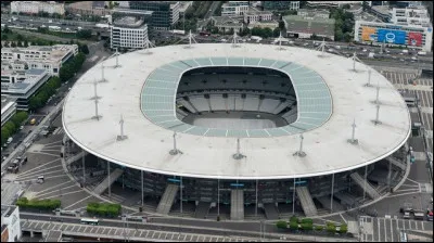 Musique : Qui est la première chanteuse à donner deux concerts au Stade de France les 19 et 20 juin 1999 ?