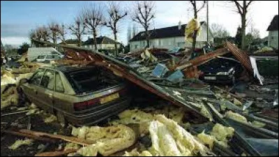 Catastrophe : Comment se sont appelés les deux tempêtes qui ont frappé la France fin décembre 1999 ?