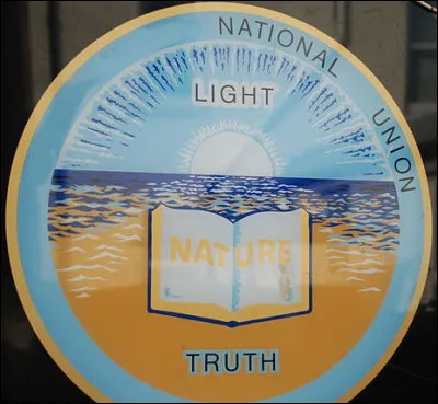 Vers la fin de sa vie, ce "touche-à-tout" s'intéresse autant au mouvement [...lequel ?] qu'à la préhistoire : il a d'ailleurs été supposé être un auteur potentiel de la supercherie de ... (Complétez !)